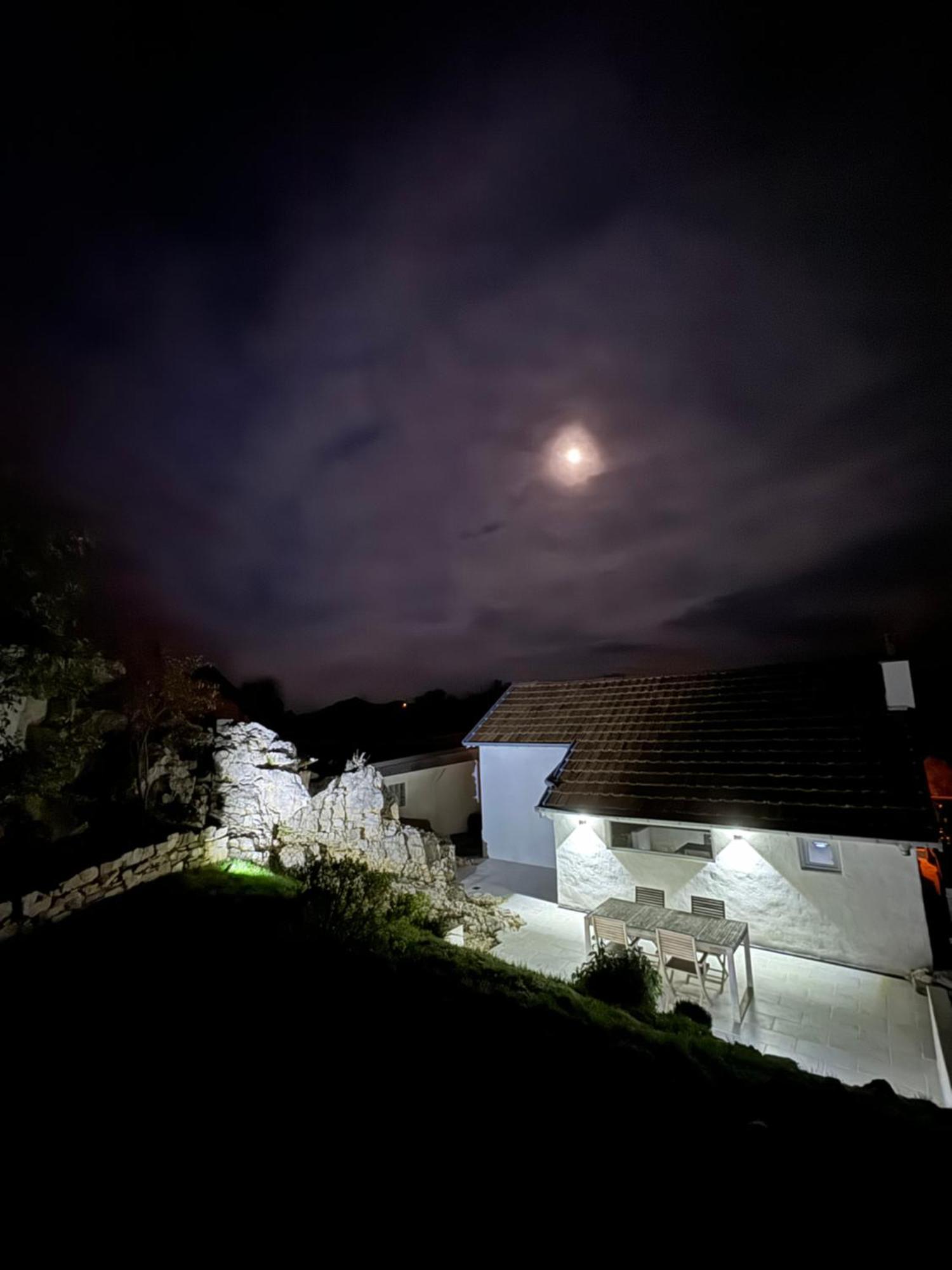 Maison Au Bord De L'Eau Les Roches Rochefort-sur-Nenon Exteriér fotografie