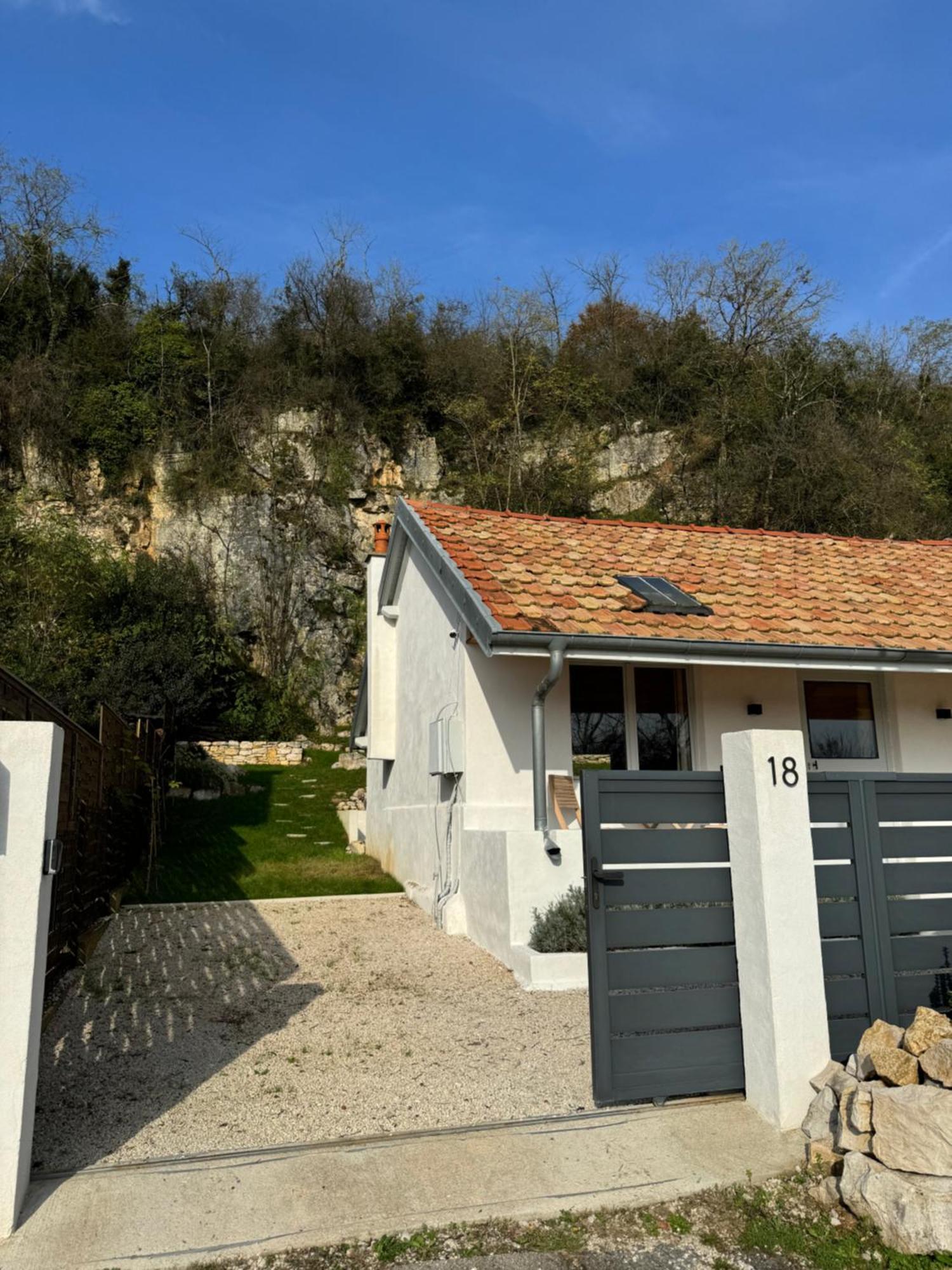 Maison Au Bord De L'Eau Les Roches Rochefort-sur-Nenon Exteriér fotografie