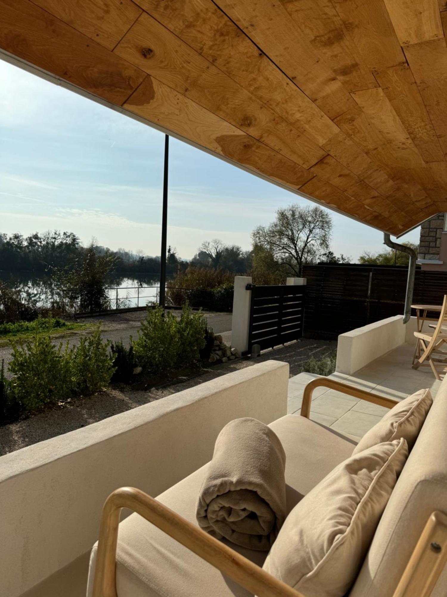 Maison Au Bord De L'Eau Les Roches Rochefort-sur-Nenon Exteriér fotografie
